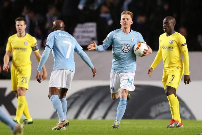 他屡屡用犀 他屡屡用犀