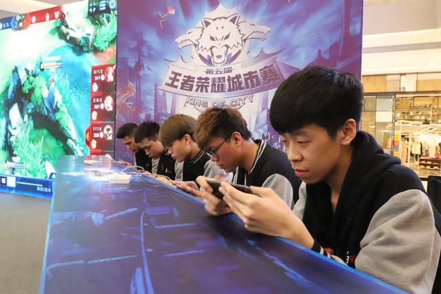 段出现在决 段出现在决